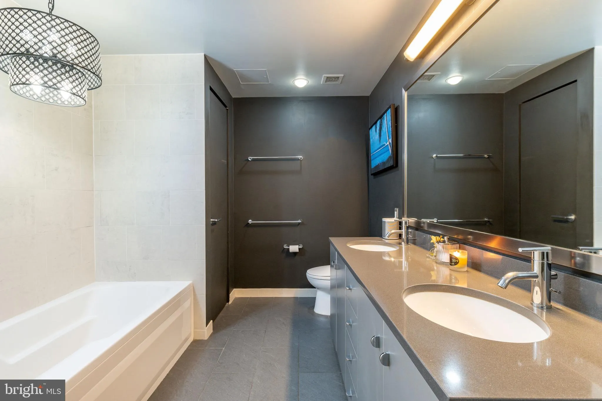 Philadelphia, Pennsylvania 19103, United States, 1 Bedroom Bedrooms, ,2 BathroomsBathrooms,Residential,Pending,42178