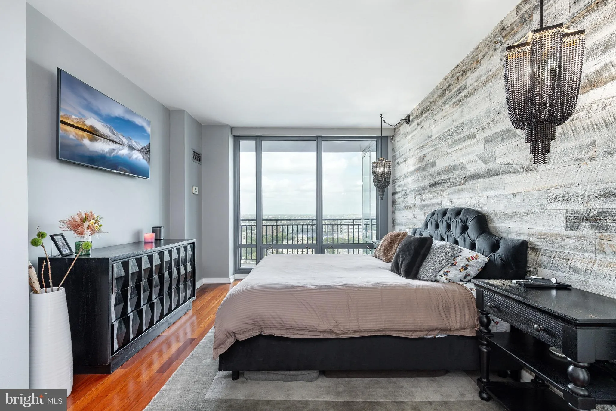 Philadelphia, Pennsylvania 19103, United States, 1 Bedroom Bedrooms, ,2 BathroomsBathrooms,Residential,Pending,42178