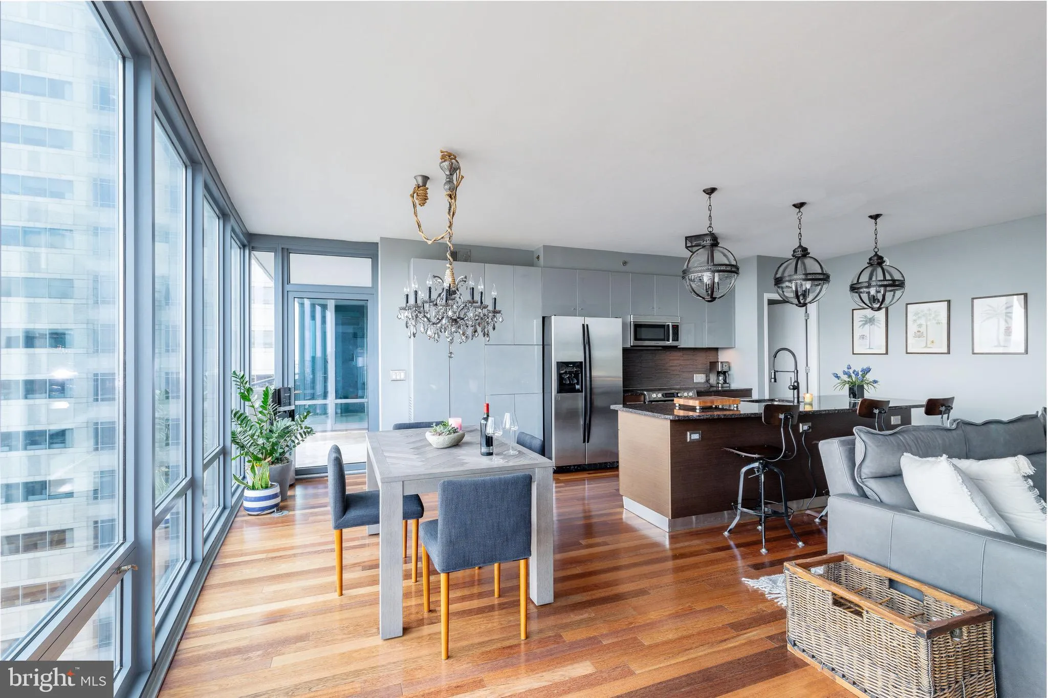 Philadelphia, Pennsylvania 19103, United States, 1 Bedroom Bedrooms, ,2 BathroomsBathrooms,Residential,Pending,42178