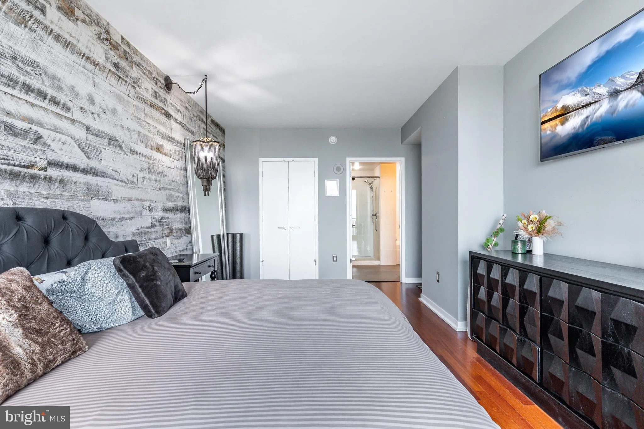 Philadelphia, Pennsylvania 19103, United States, 1 Bedroom Bedrooms, ,2 BathroomsBathrooms,Residential,Pending,42178