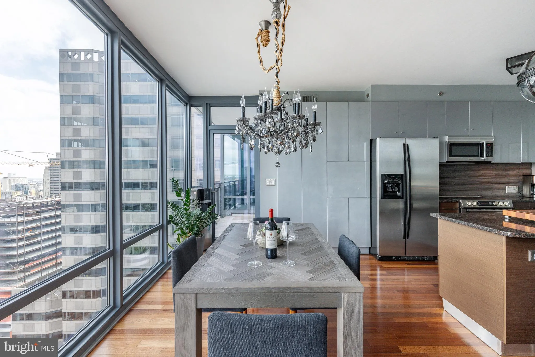 Philadelphia, Pennsylvania 19103, United States, 1 Bedroom Bedrooms, ,2 BathroomsBathrooms,Residential,Pending,42178