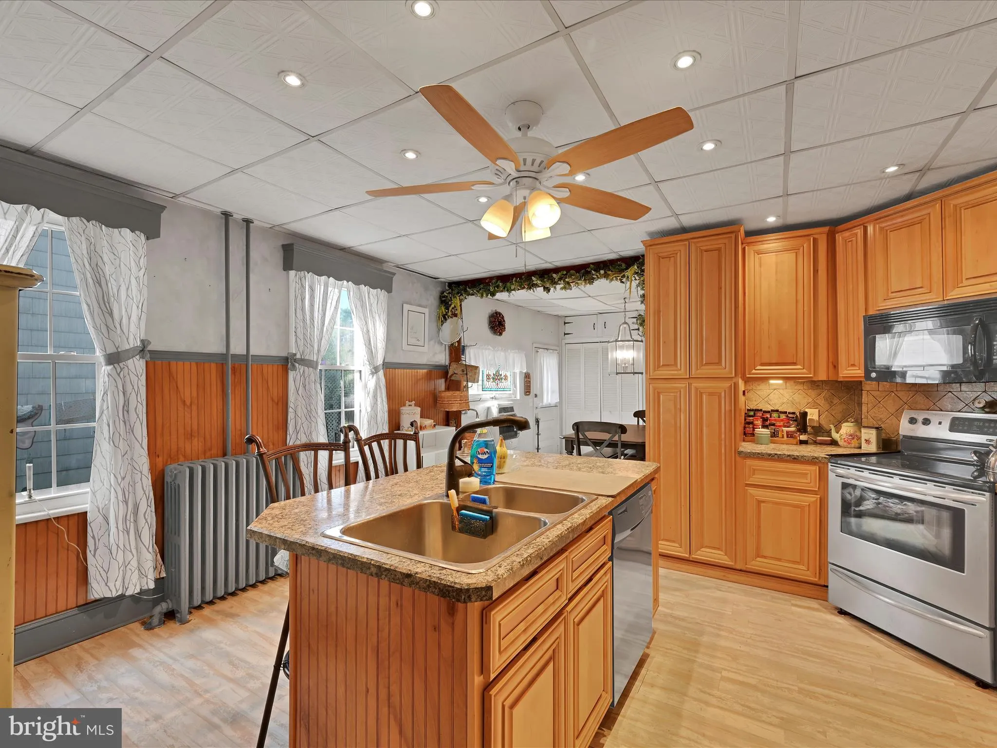 Saint Clair, Pennsylvania 17970, United States, 3 Bedrooms Bedrooms, ,2 BathroomsBathrooms,Residential,Pending,127459