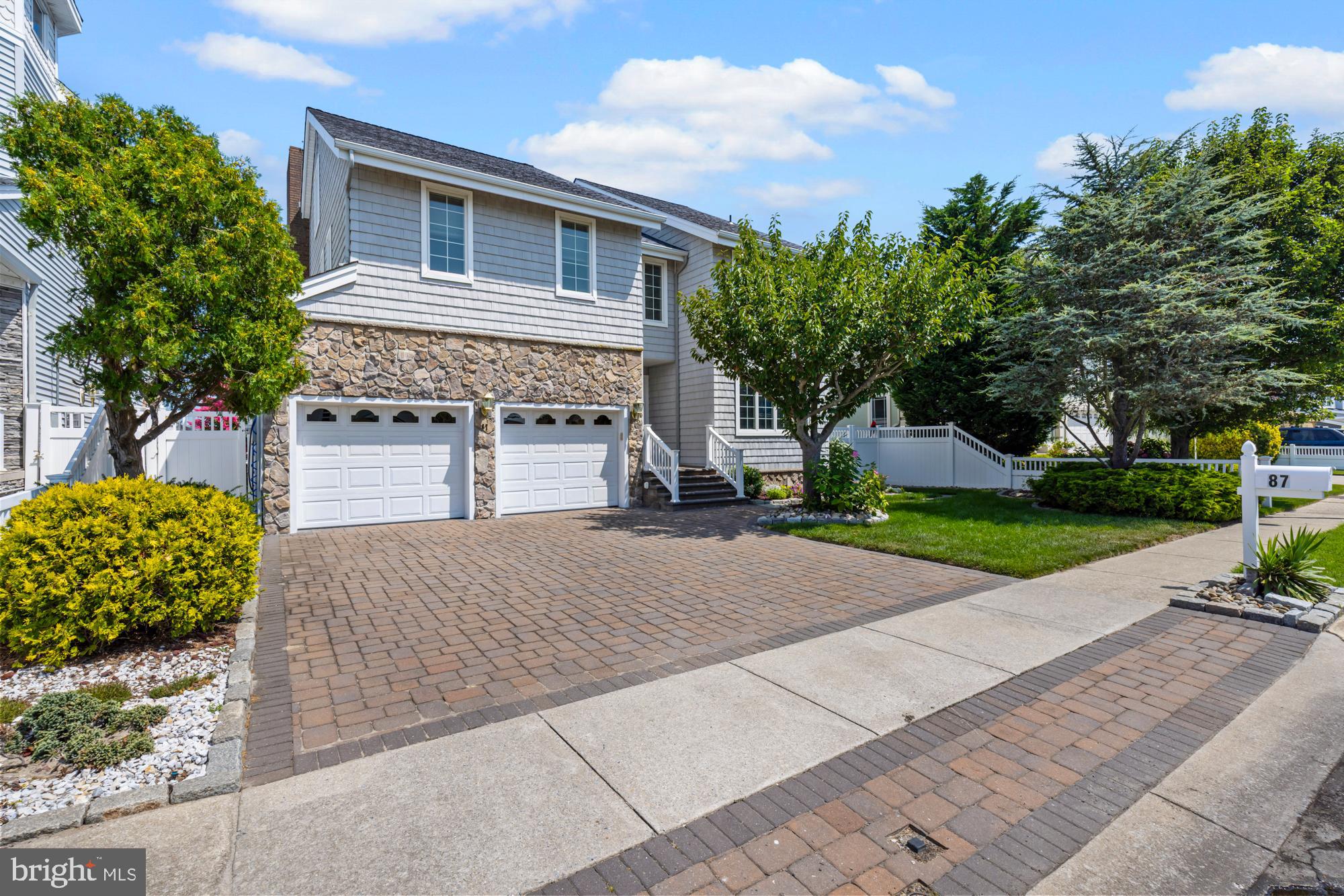87 LAGOON BOULEVARD