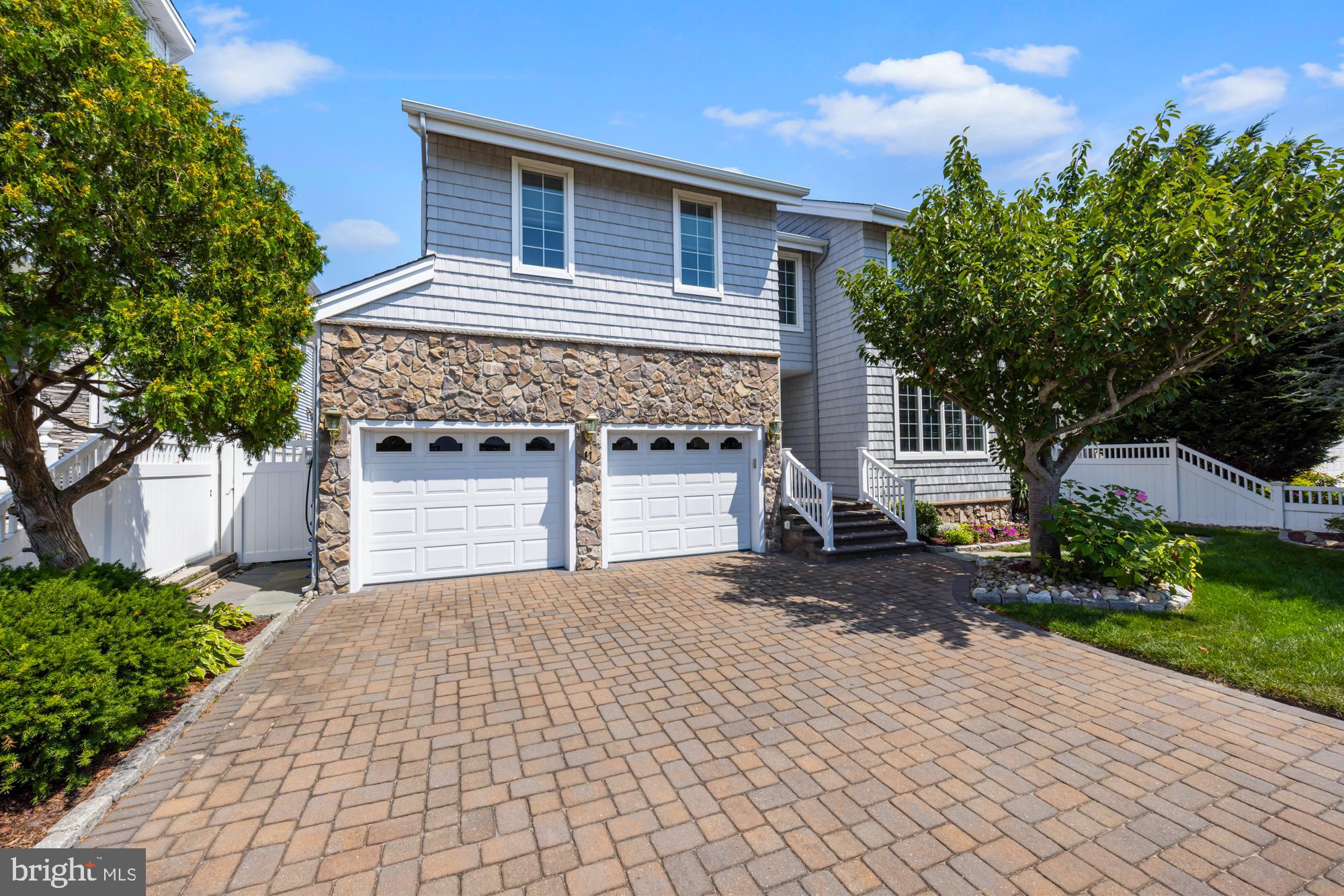 87 LAGOON BOULEVARD
