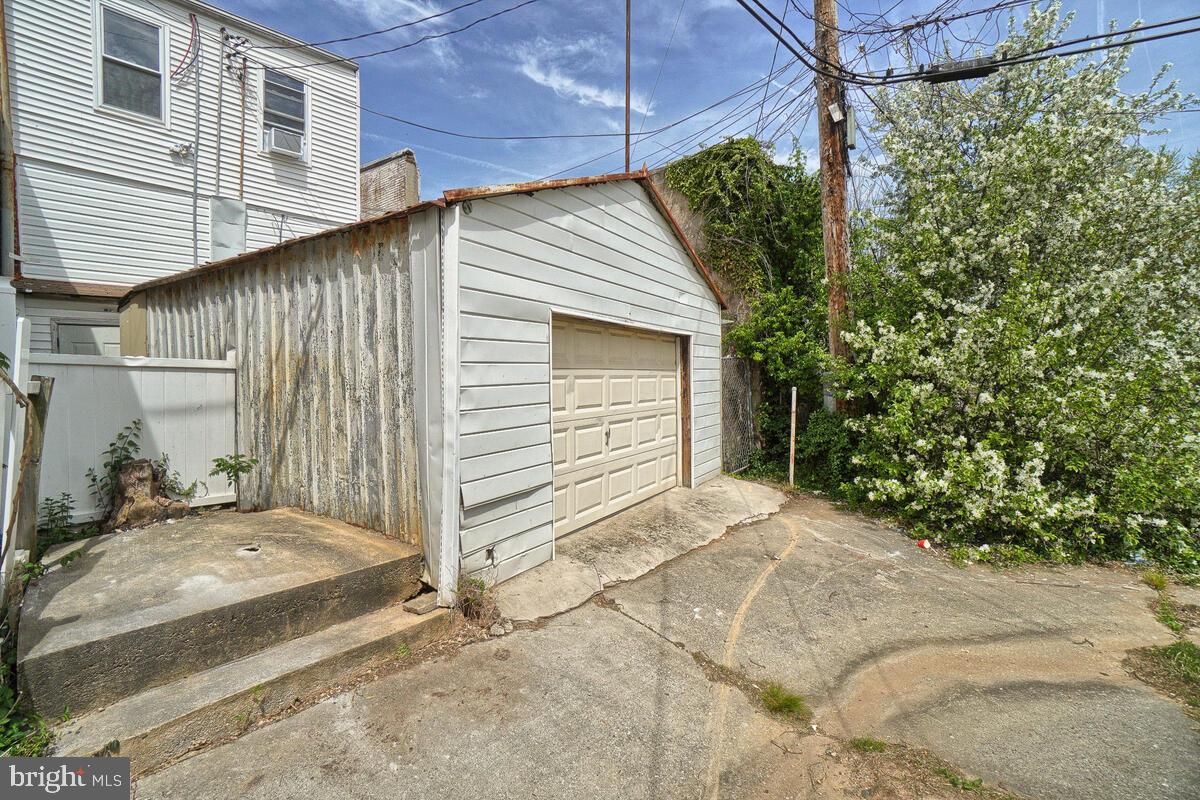 BELAIR-EDISON - Commercial Lease