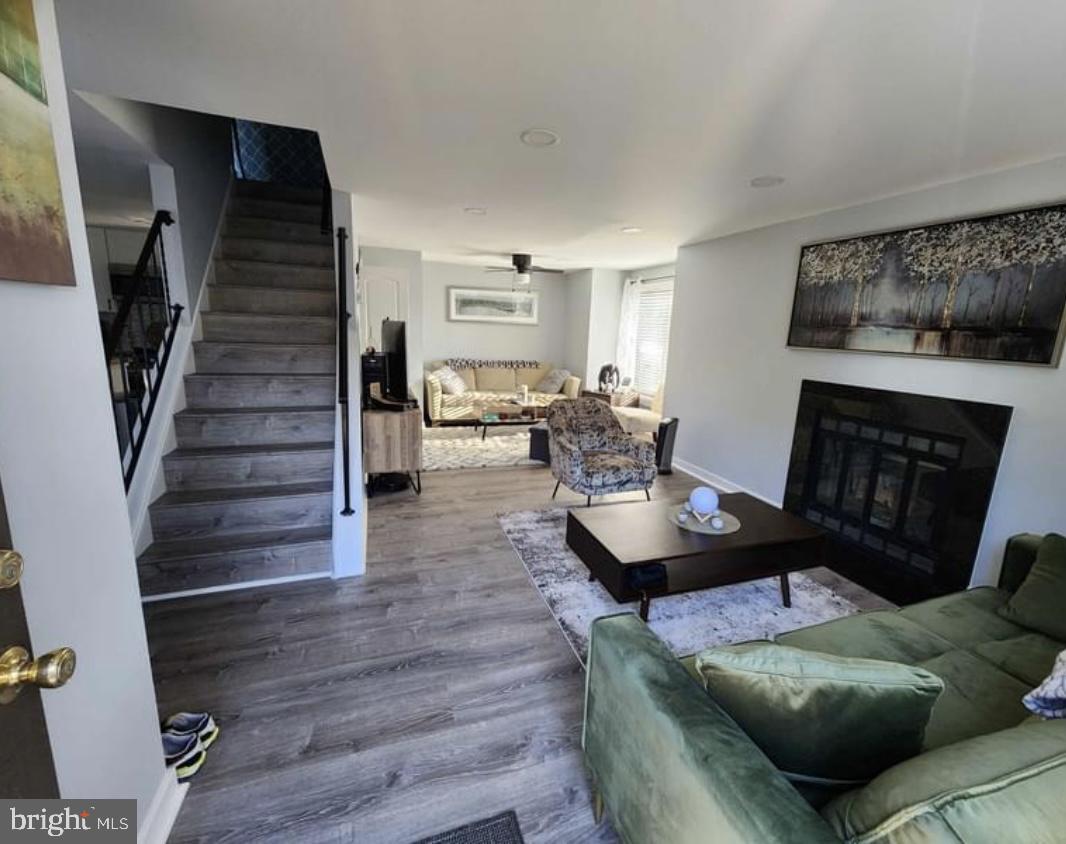 MONTGOMERY VILLAGE - Residential Lease