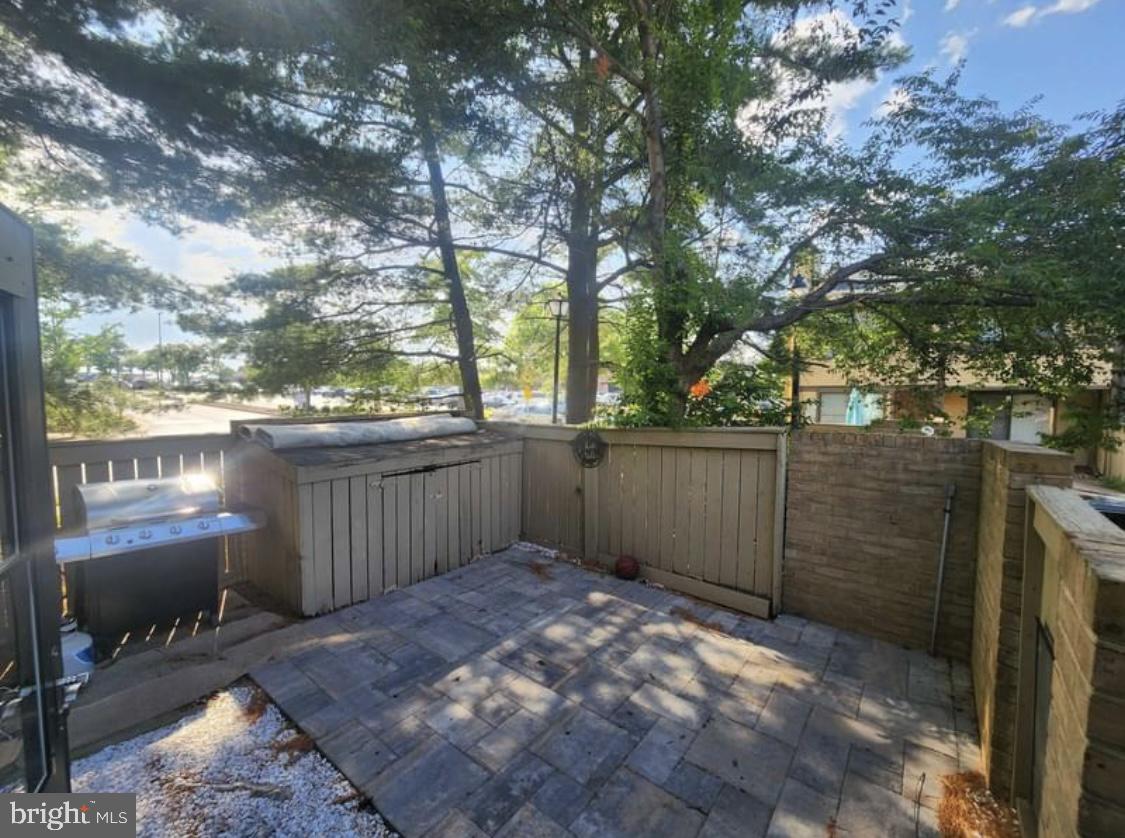 MONTGOMERY VILLAGE - Residential Lease