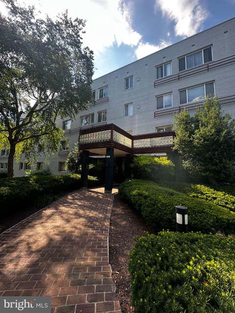 Photo of 3701 5th Street S #208, ARLINGTON, VA 22204 (MLS # VAAR2078538)