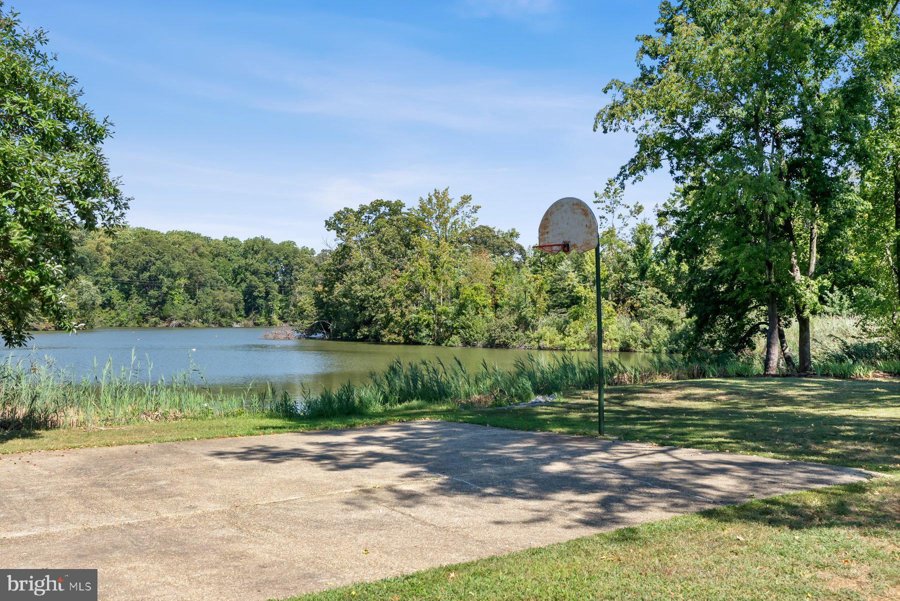 SAUNDERS POINT - Residential