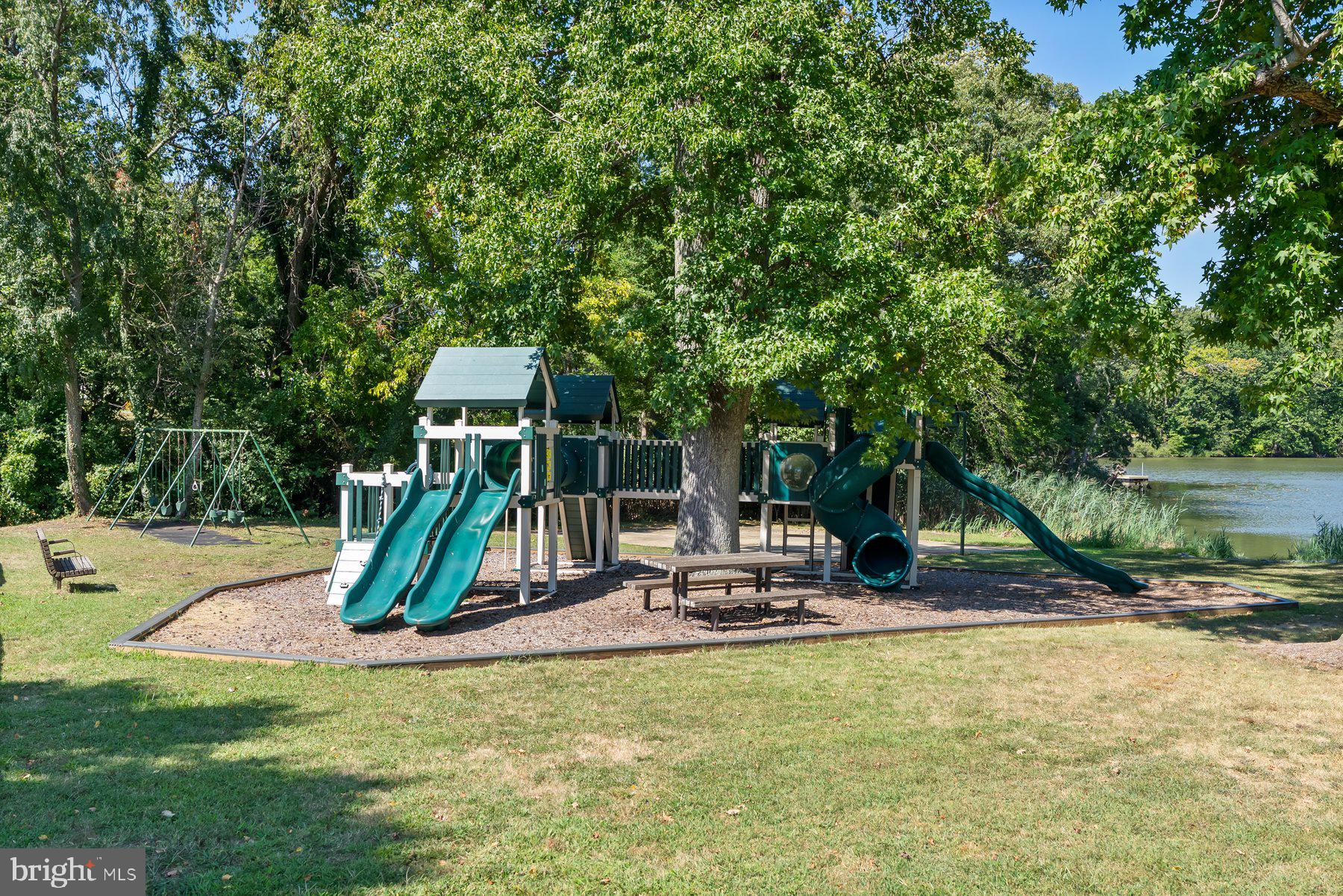 SAUNDERS POINT - Residential