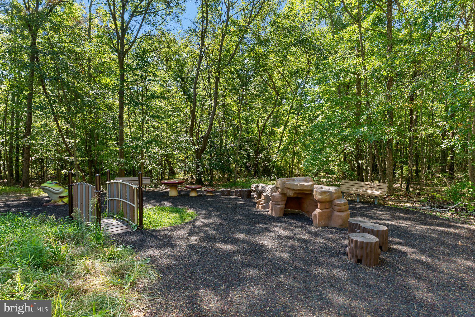 SAUNDERS POINT - Residential