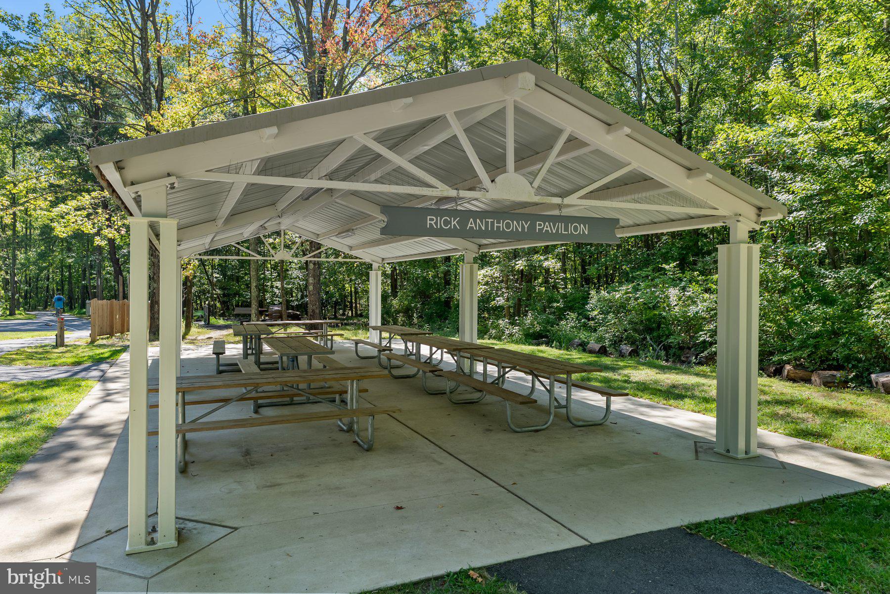 SAUNDERS POINT - Residential