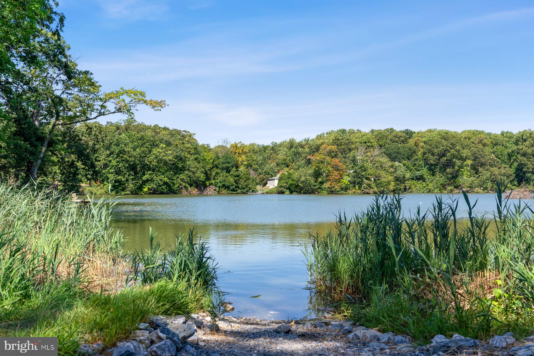SAUNDERS POINT - Residential