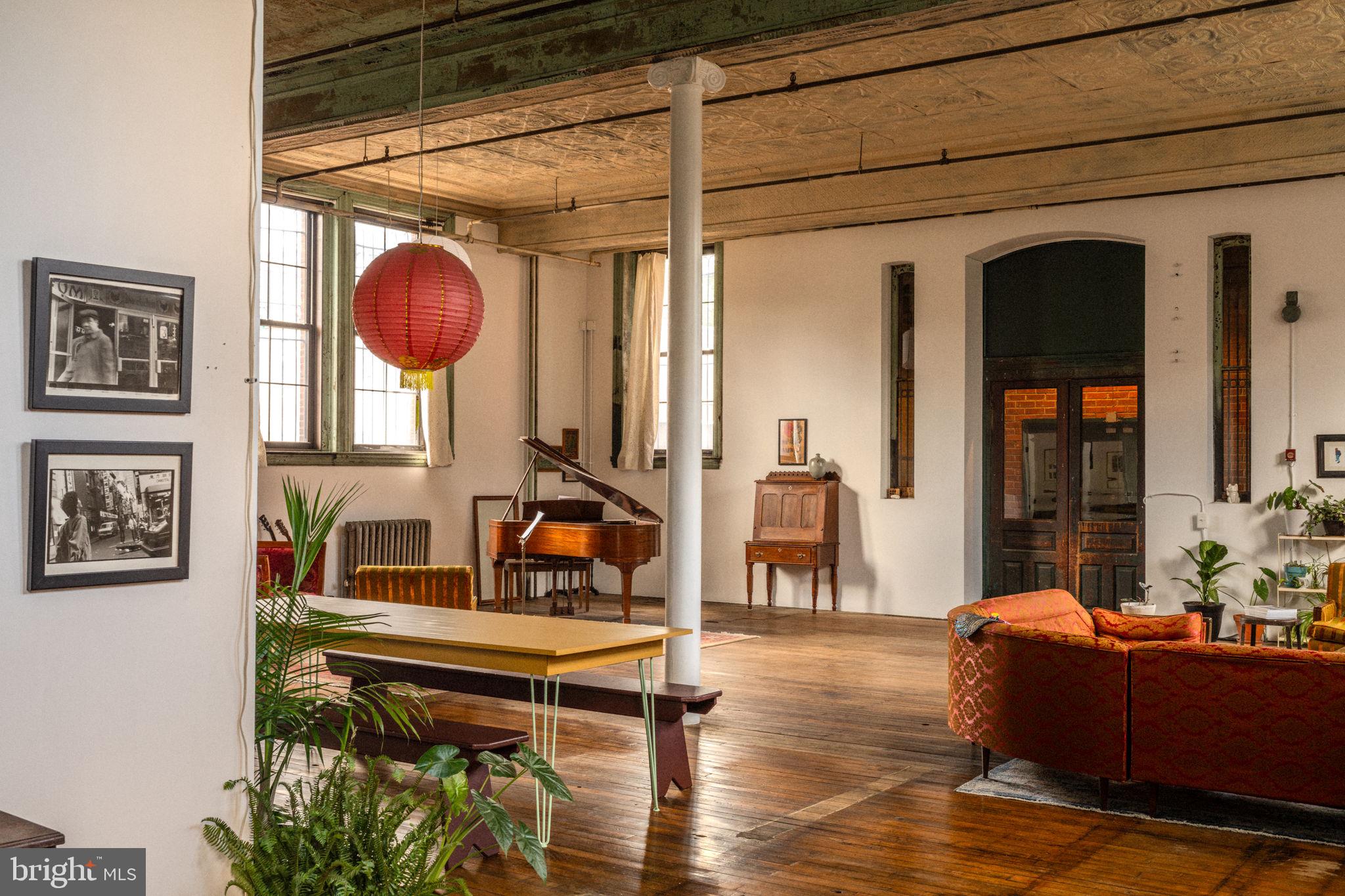 TACONY - Commercial Sale