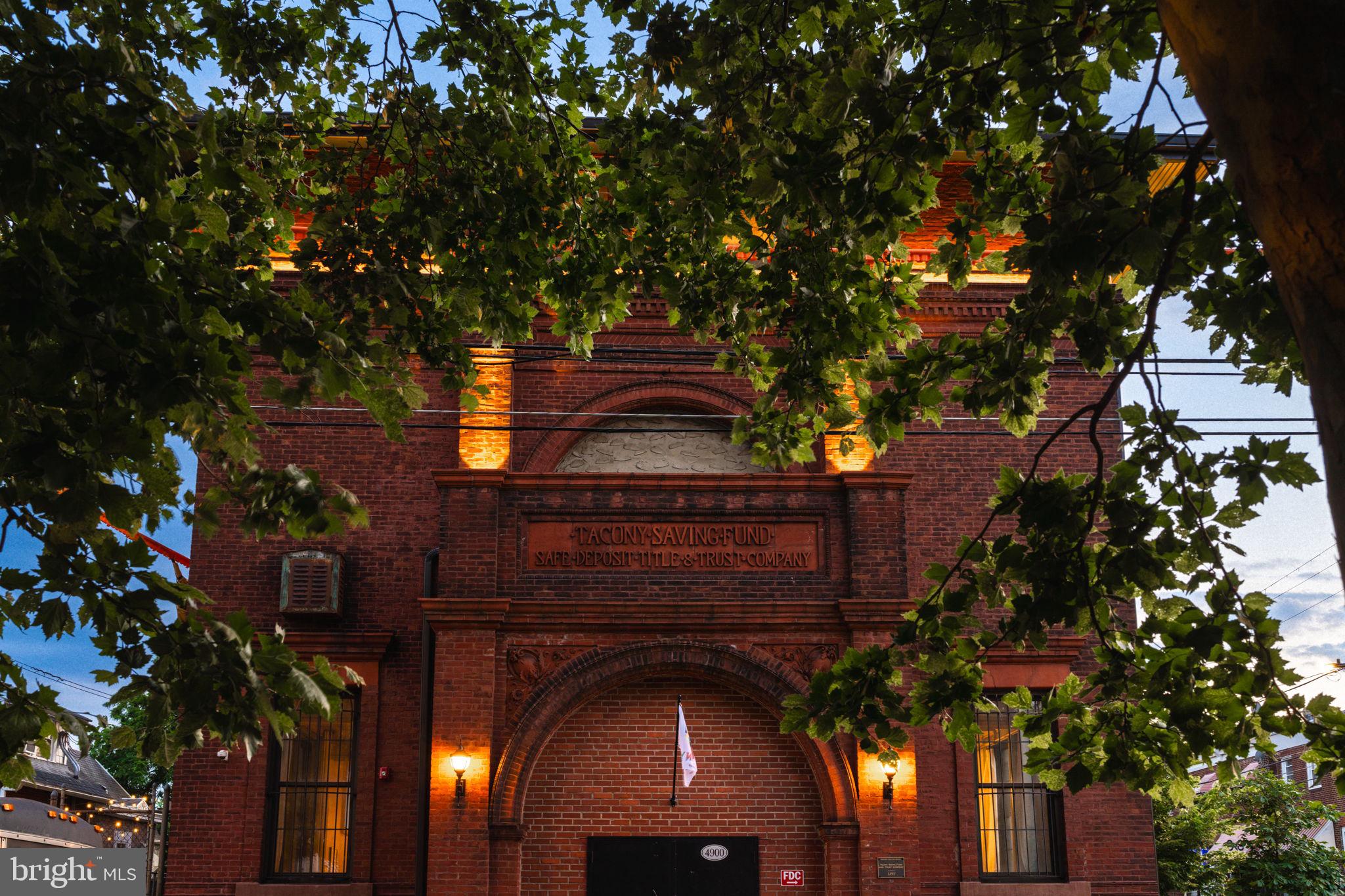 TACONY - Commercial Sale