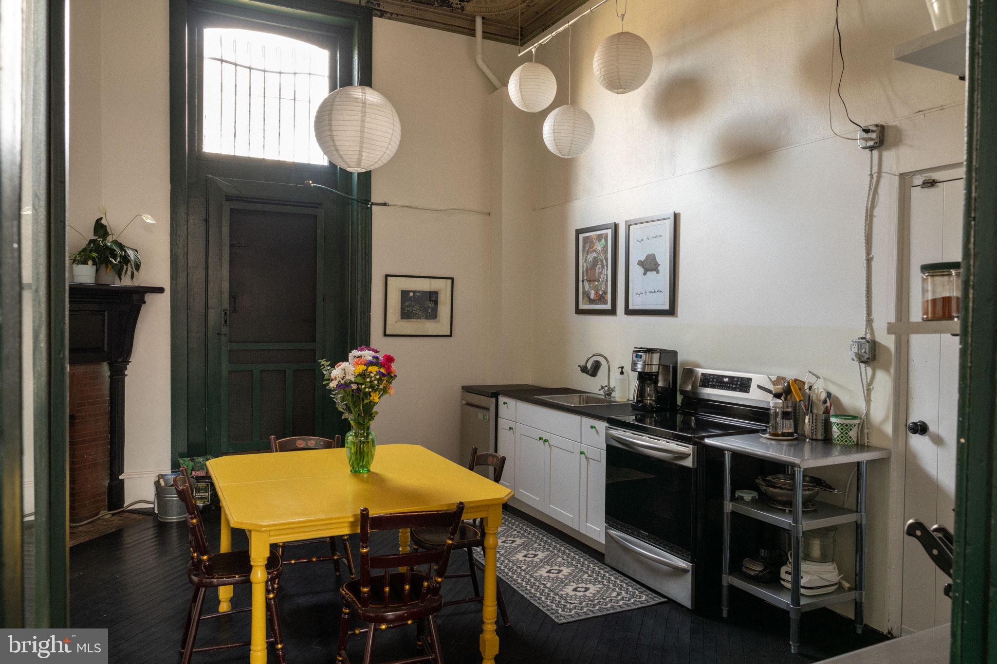 TACONY - Commercial Sale