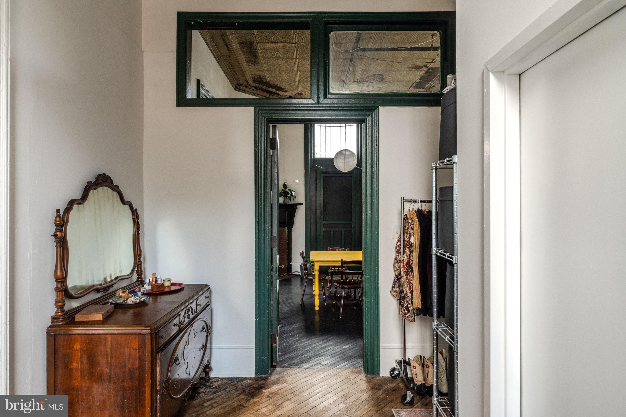 TACONY - Commercial Sale