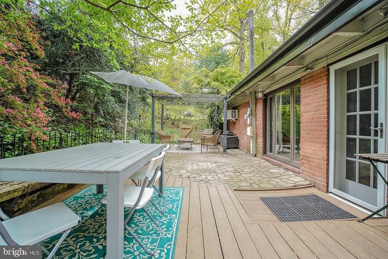WAYNEWOOD - Residential