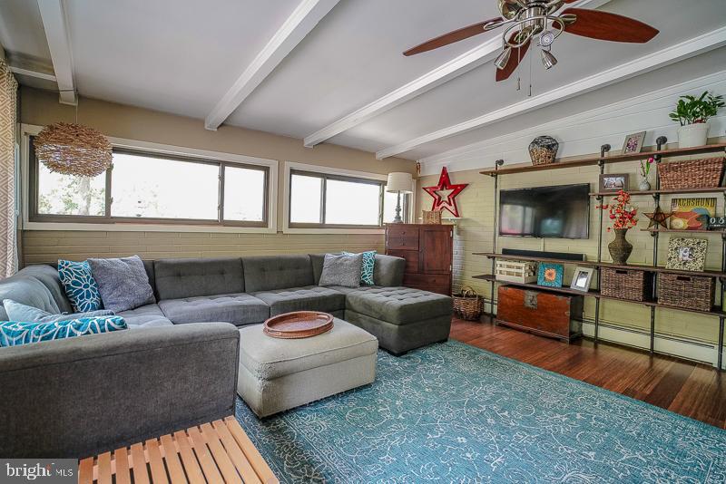WAYNEWOOD - Residential