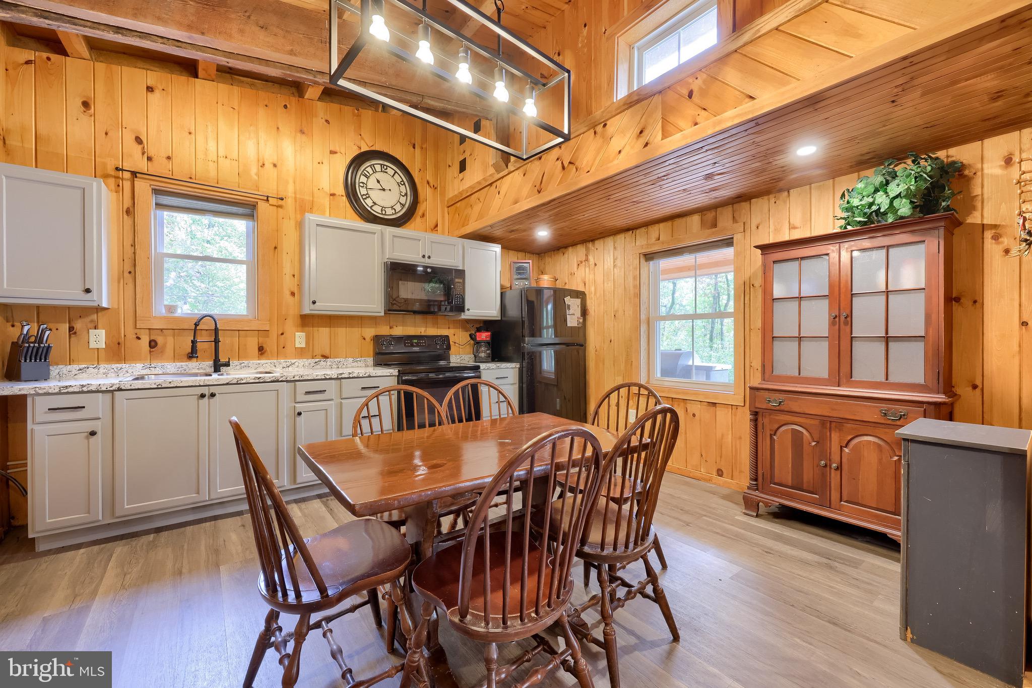 ARROWPOINT ESTATES - Residential