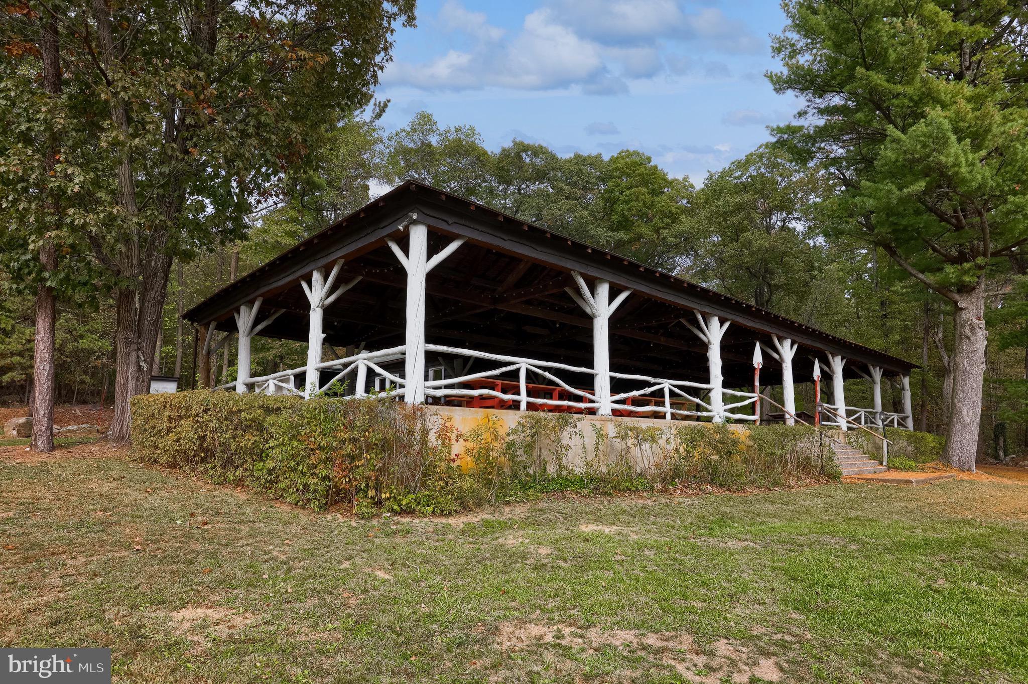 ARROWPOINT ESTATES - Residential