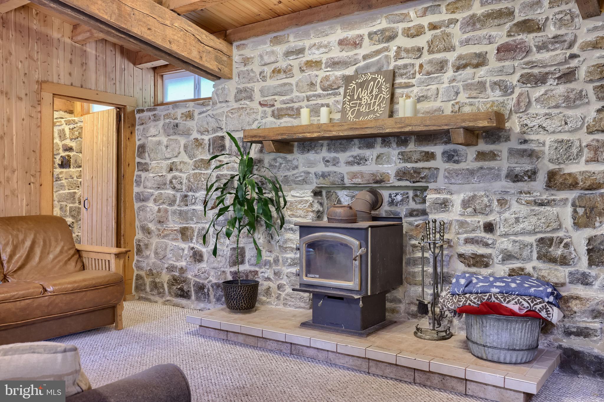 ARROWPOINT ESTATES - Residential