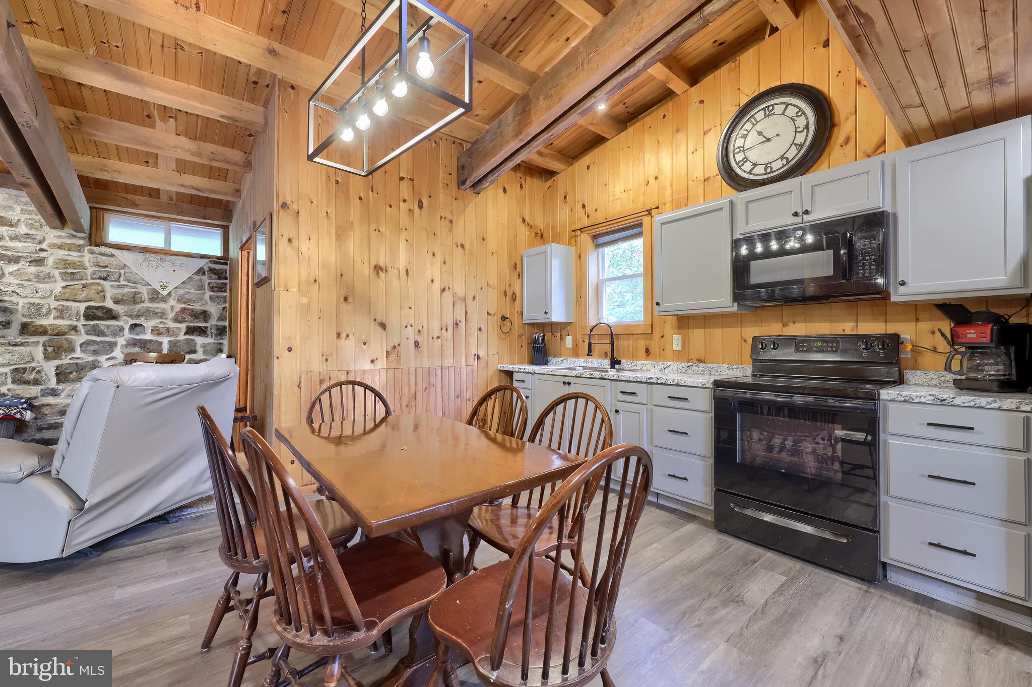 ARROWPOINT ESTATES - Residential