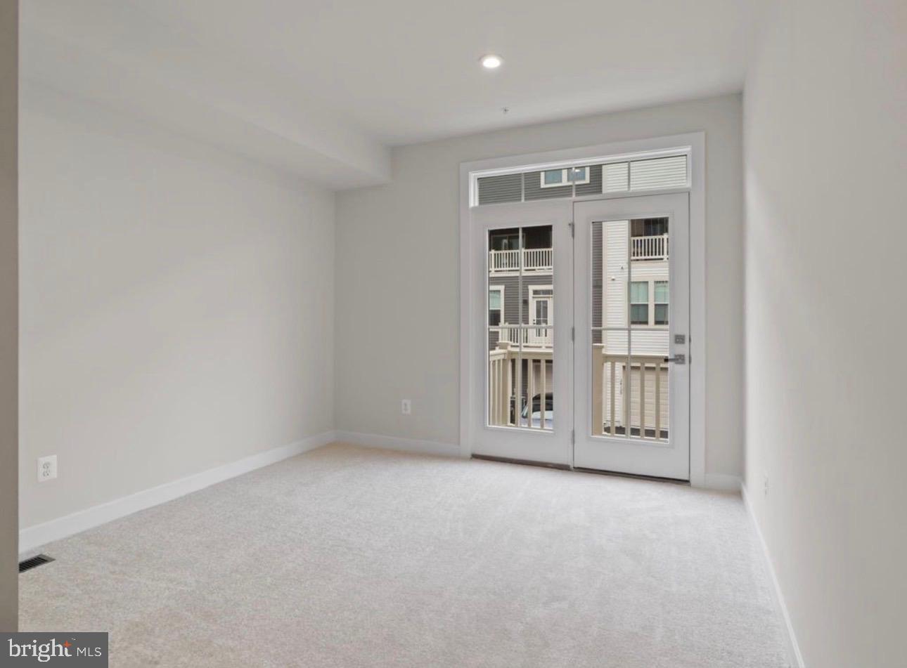 ARCOLA TOWN CENTER - Residential