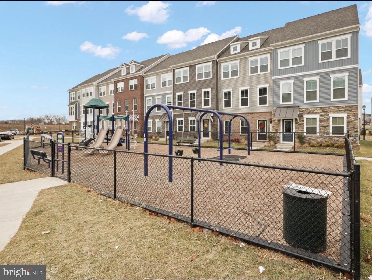 ARCOLA TOWN CENTER - Residential