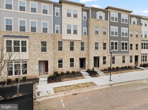 24230 ULLAPOOL TERRACE STERLING VA 20166