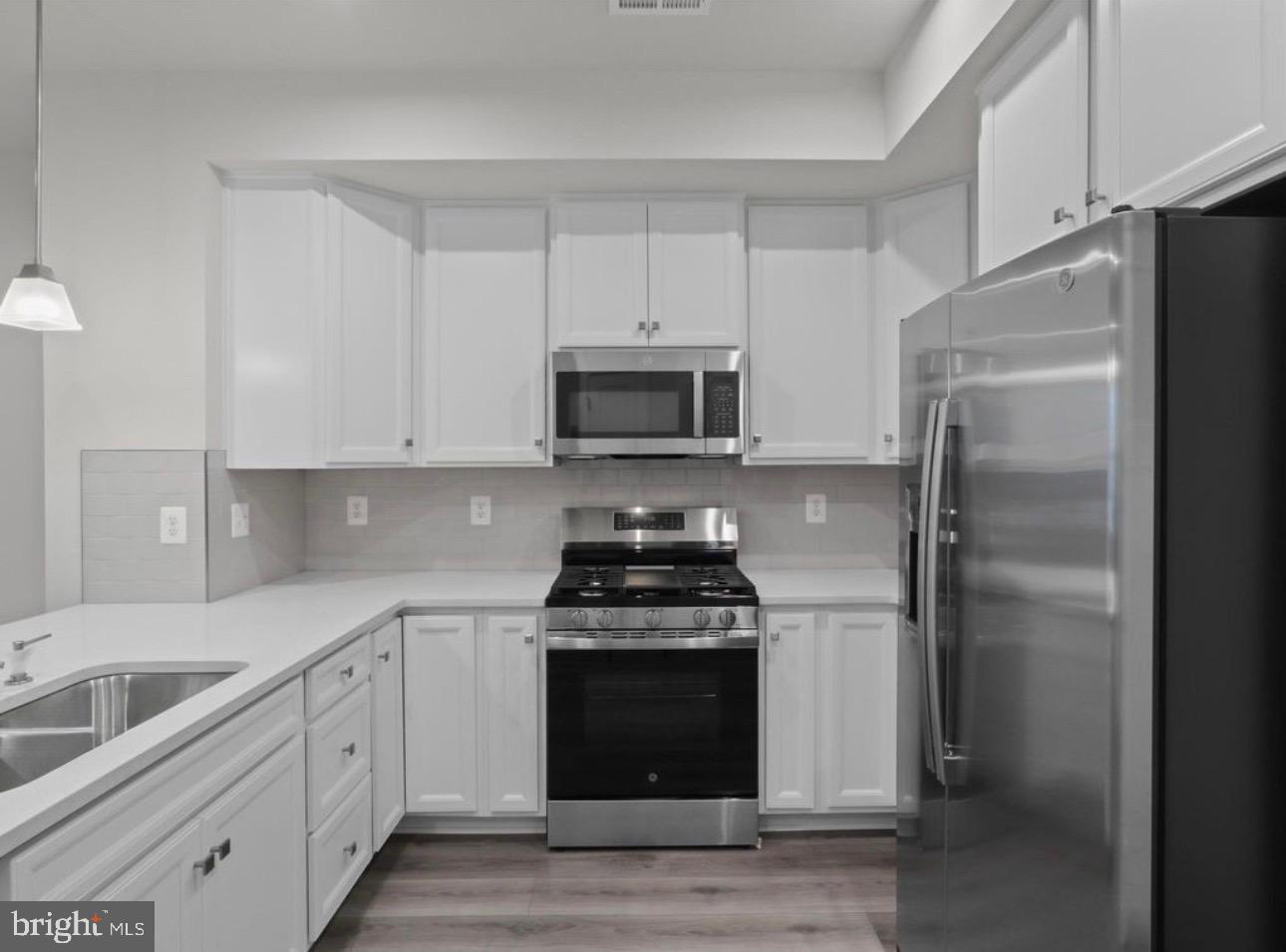 ARCOLA TOWN CENTER - Residential