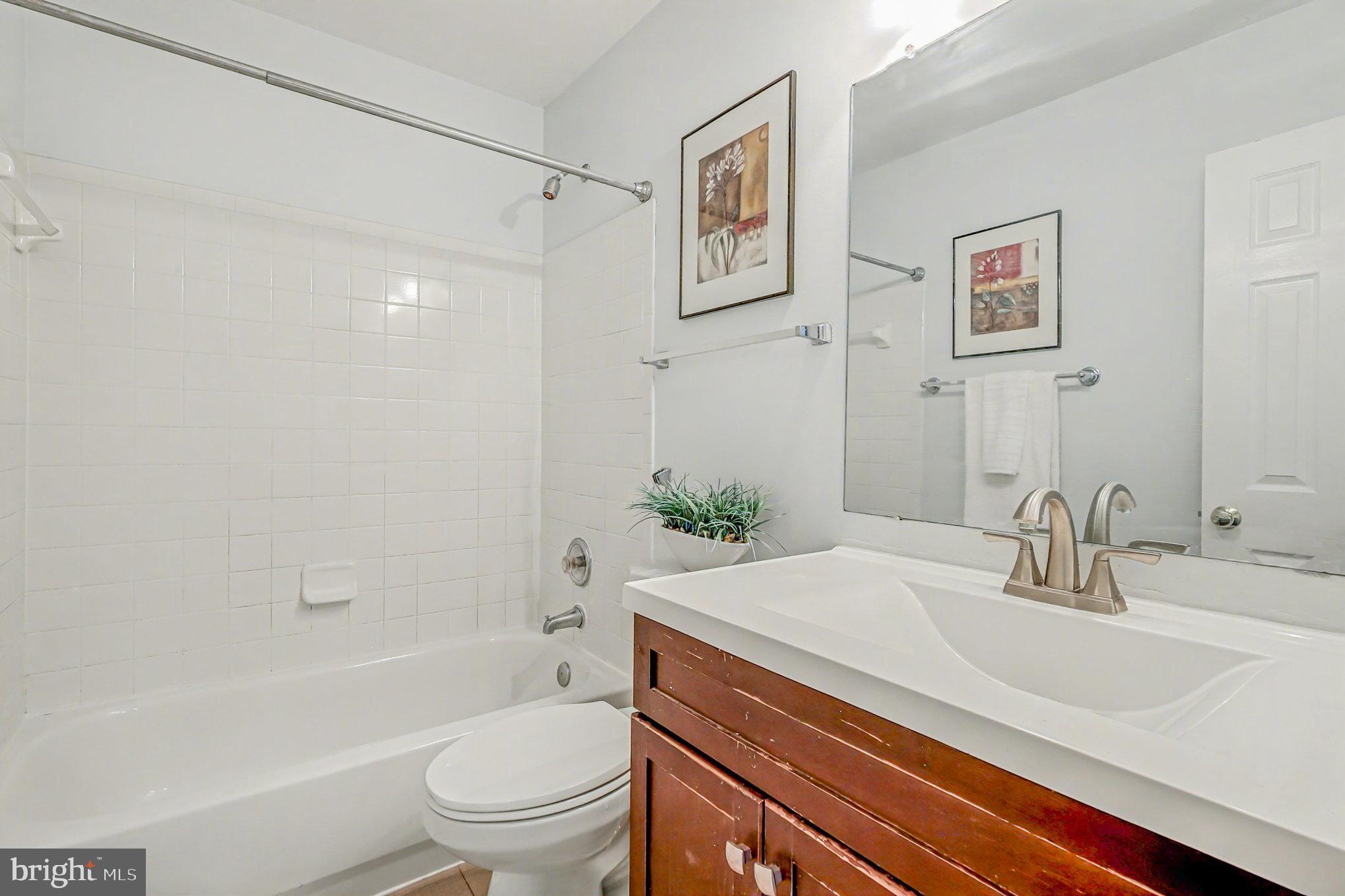 ASHBURN VILLAGE - Residential