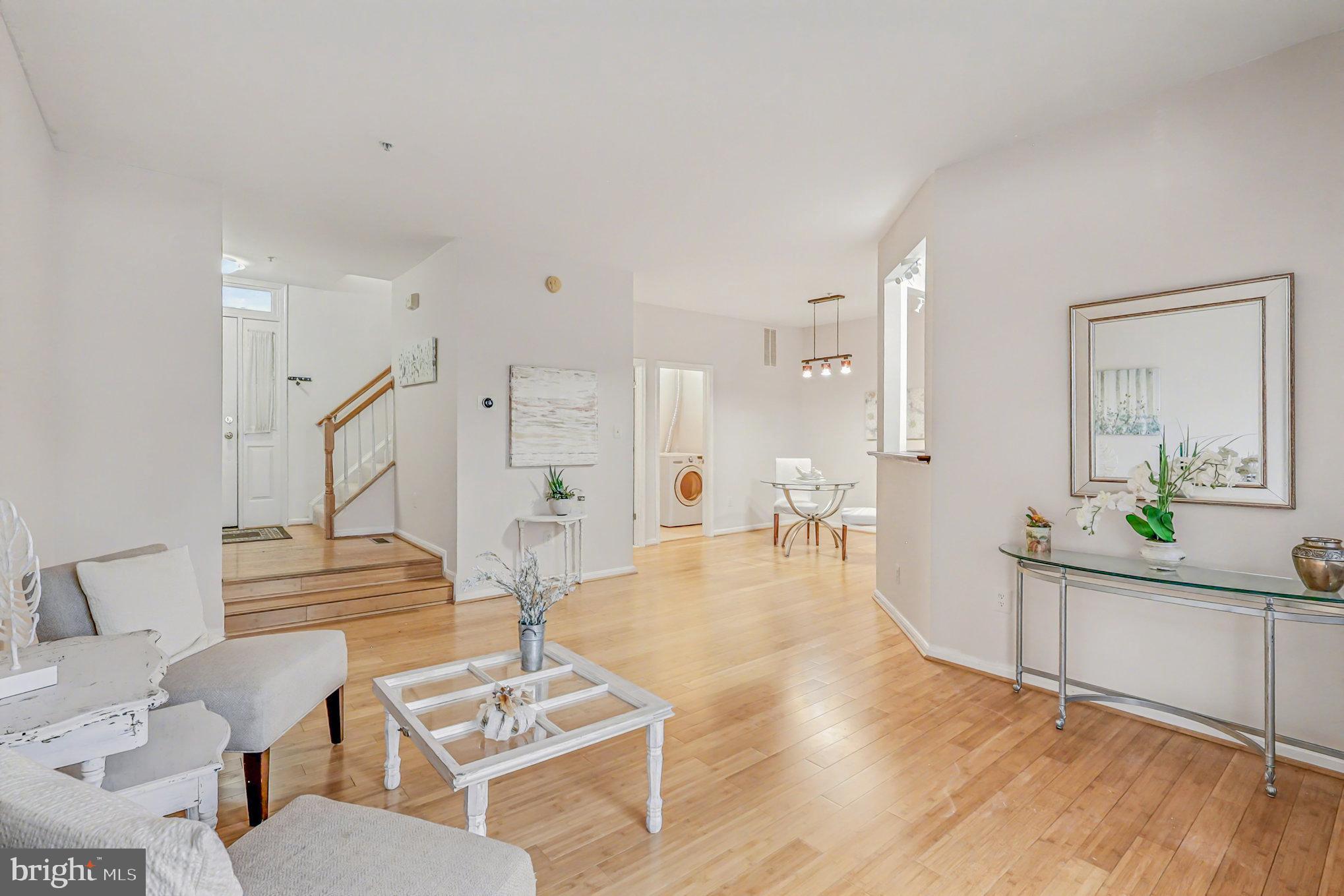 ASHBURN VILLAGE - Residential