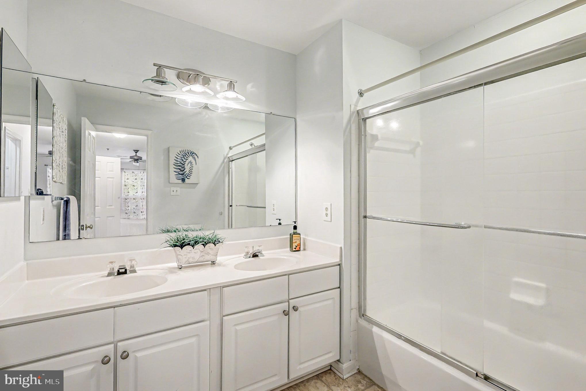 ASHBURN VILLAGE - Residential