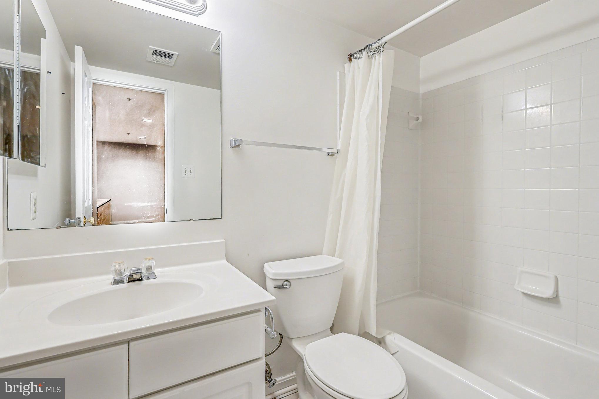 ASHBURN VILLAGE - Residential