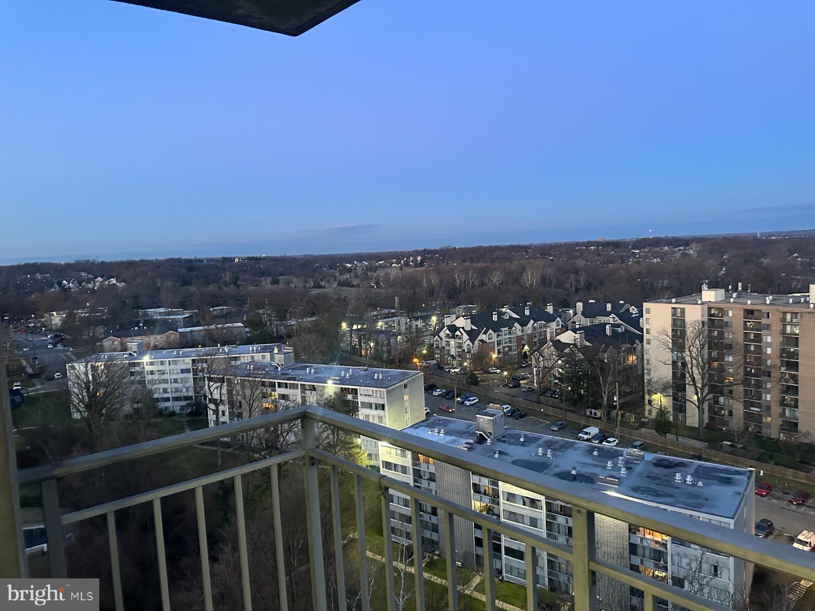 PRESIDENTIAL TOWERS - Residential