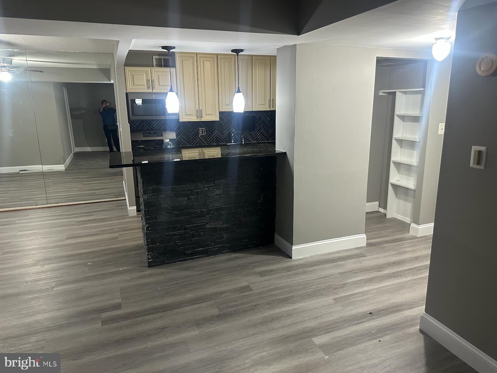 PRESIDENTIAL TOWERS - Residential