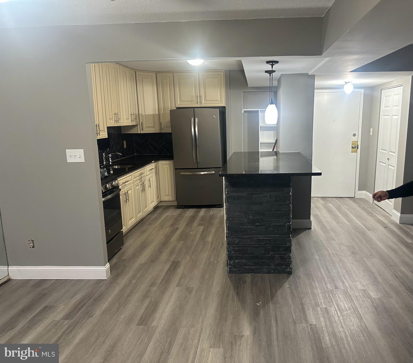 PRESIDENTIAL TOWERS - Residential