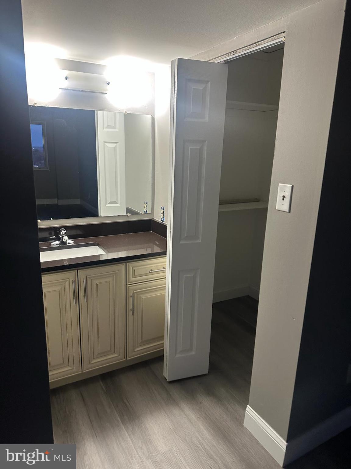 PRESIDENTIAL TOWERS - Residential