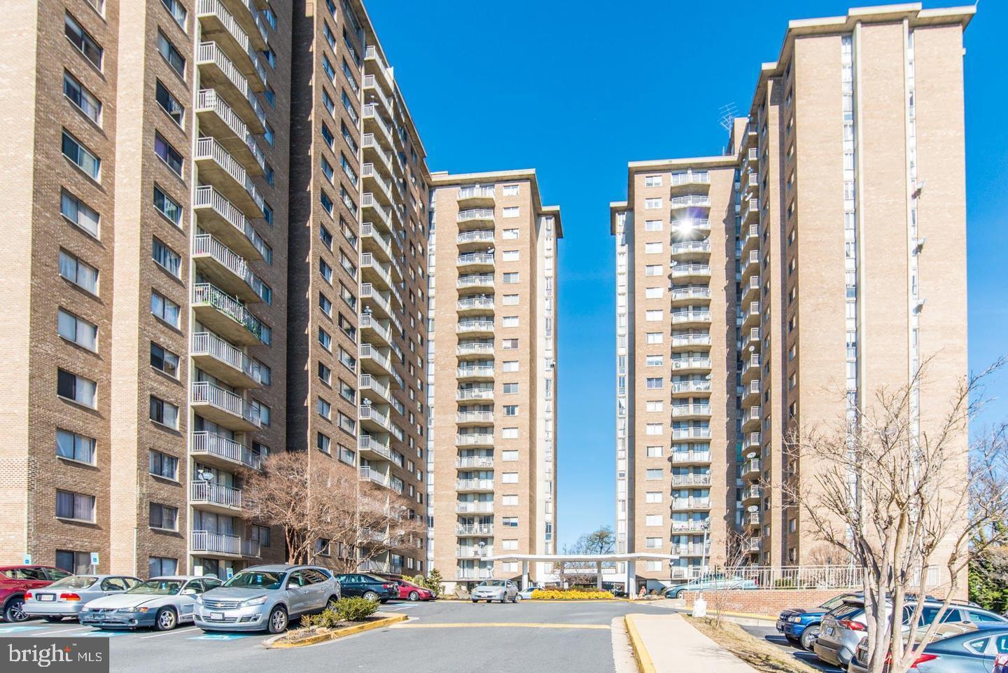 PRESIDENTIAL TOWERS - Residential