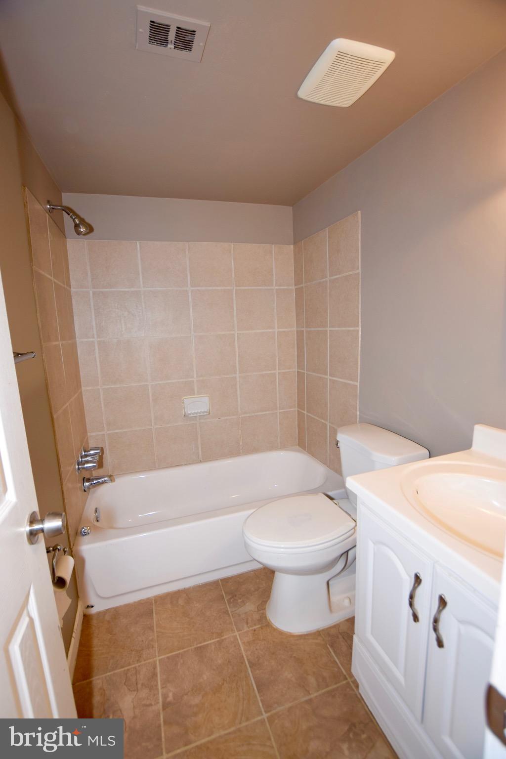 KENSINGTON TERRACE - Residential Lease