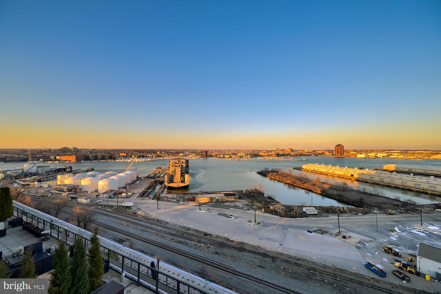 LOCUST POINT - Residential