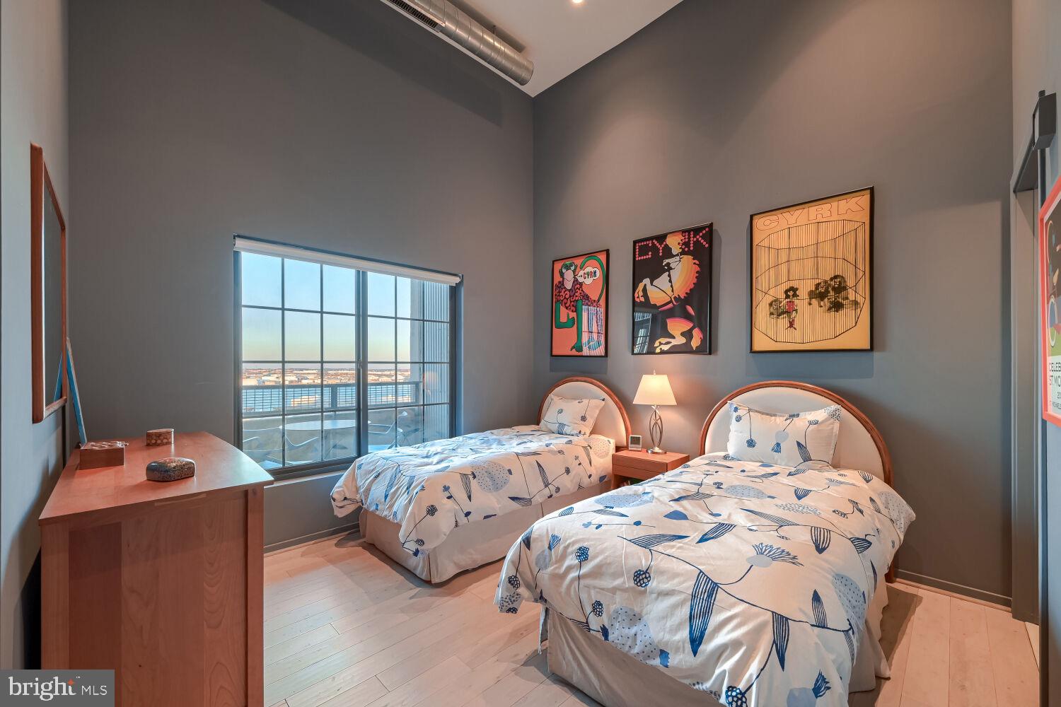 LOCUST POINT - Residential