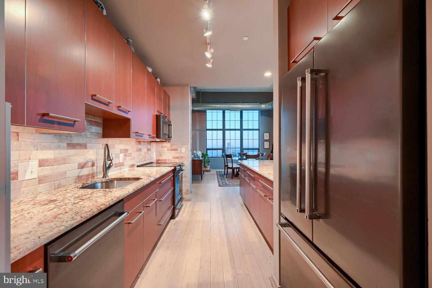 LOCUST POINT - Residential