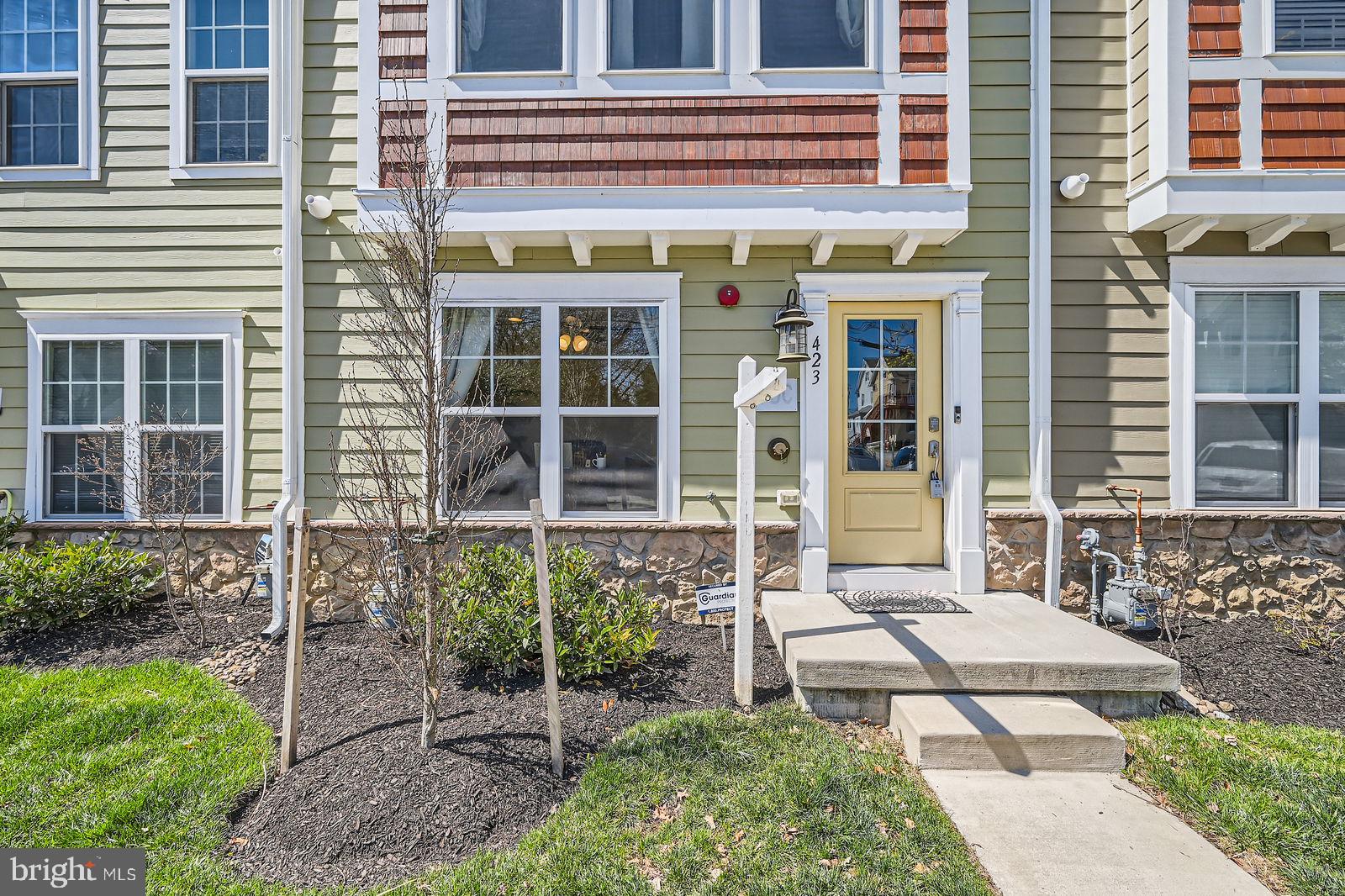 423 E JEFFERSON AVENUE