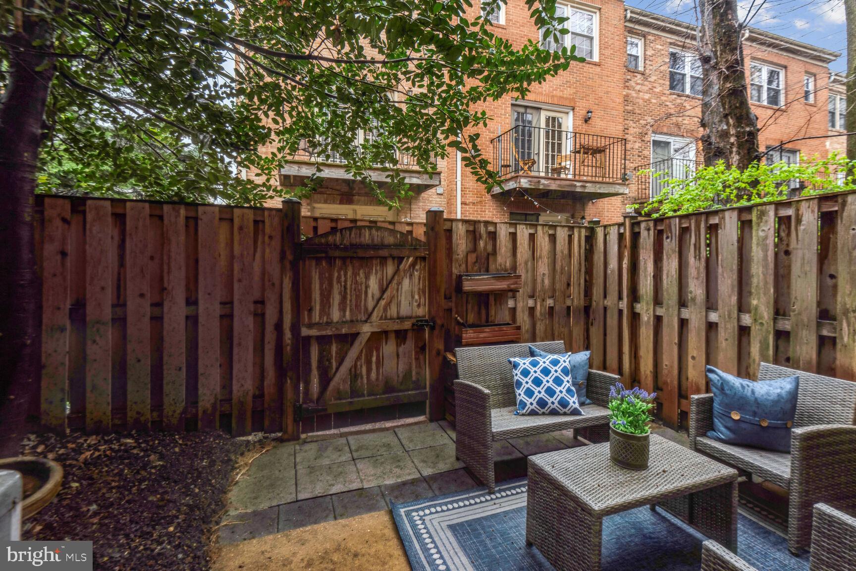 COLUMBIA SQUARE - Residential