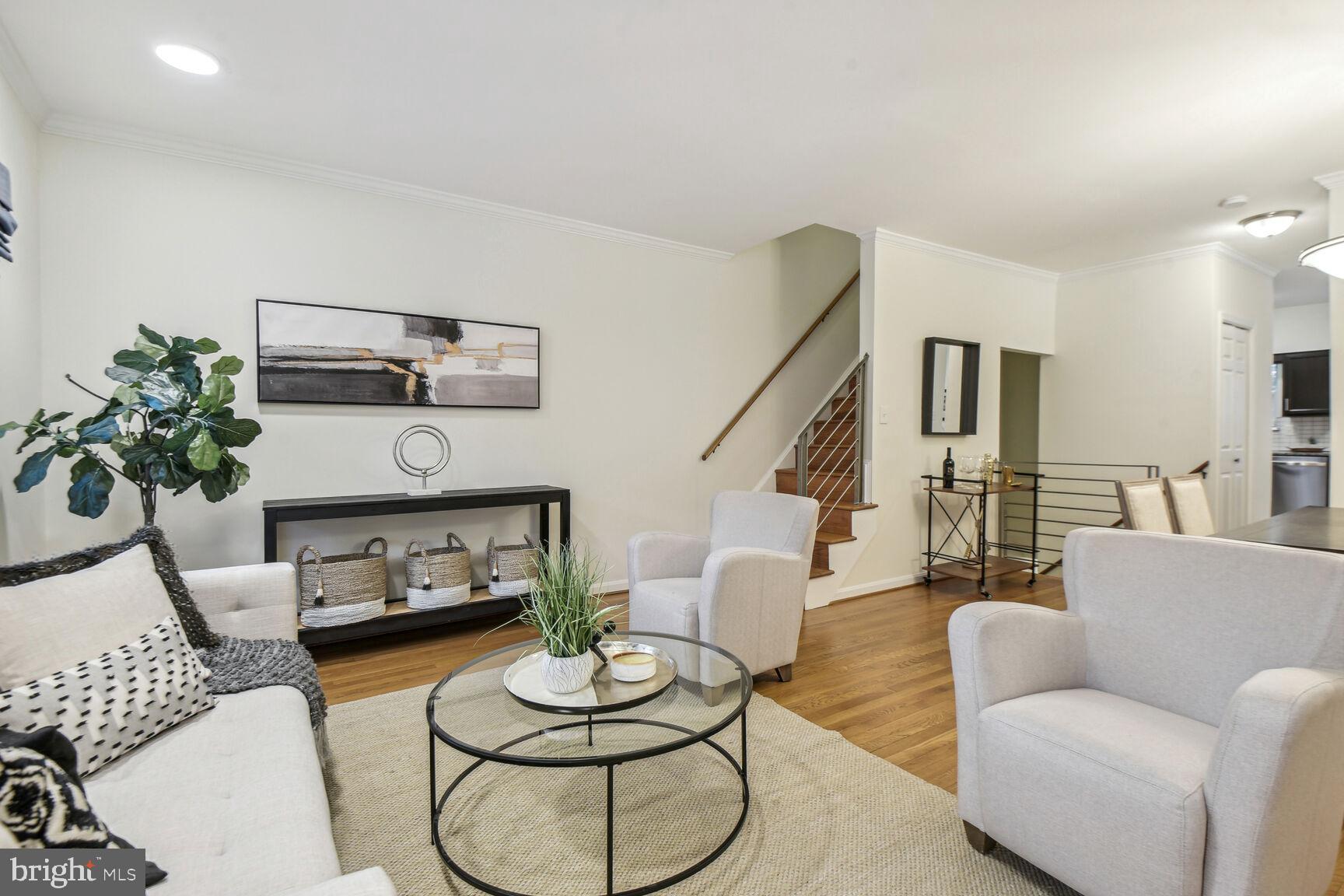 COLUMBIA SQUARE - Residential