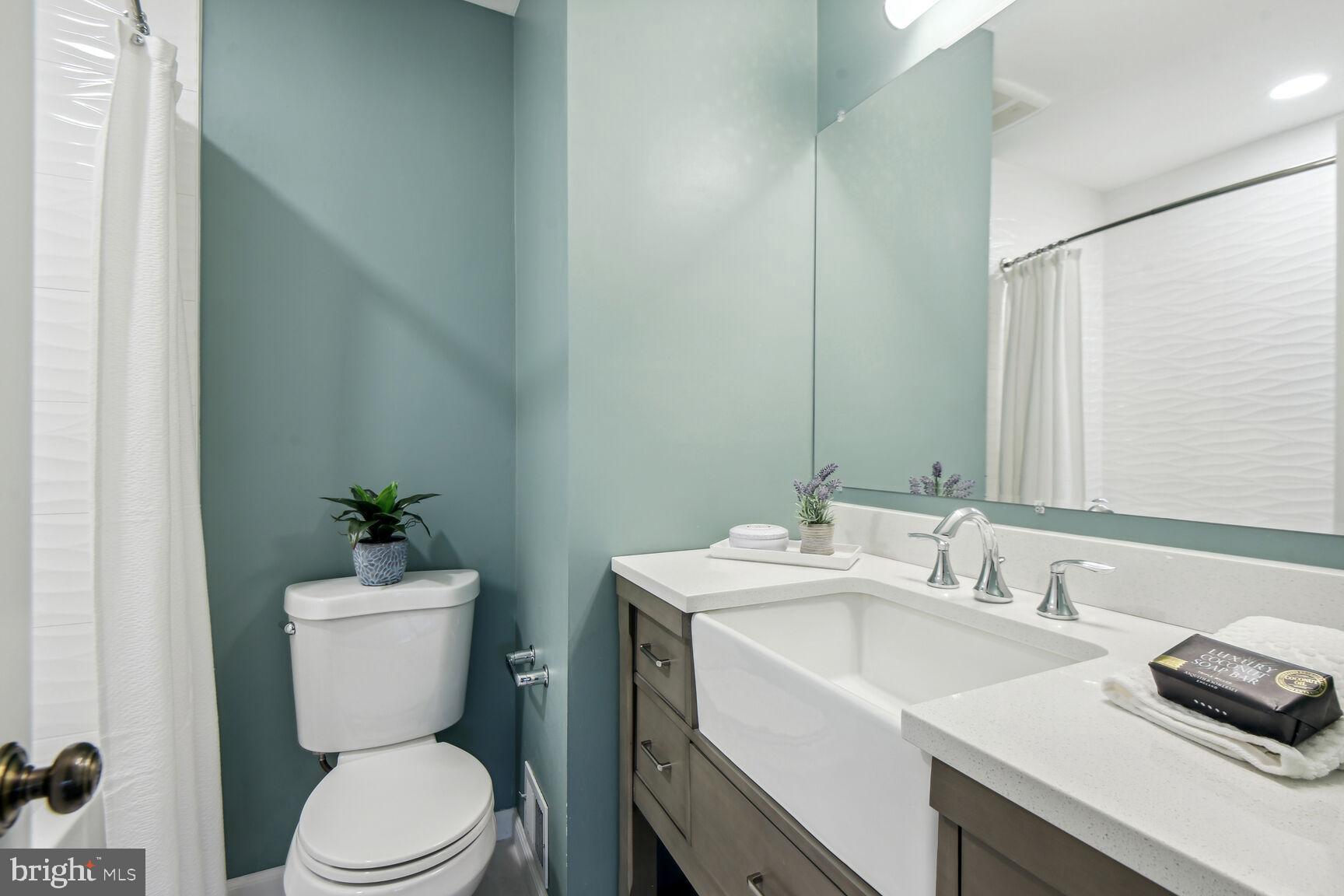 COLUMBIA SQUARE - Residential