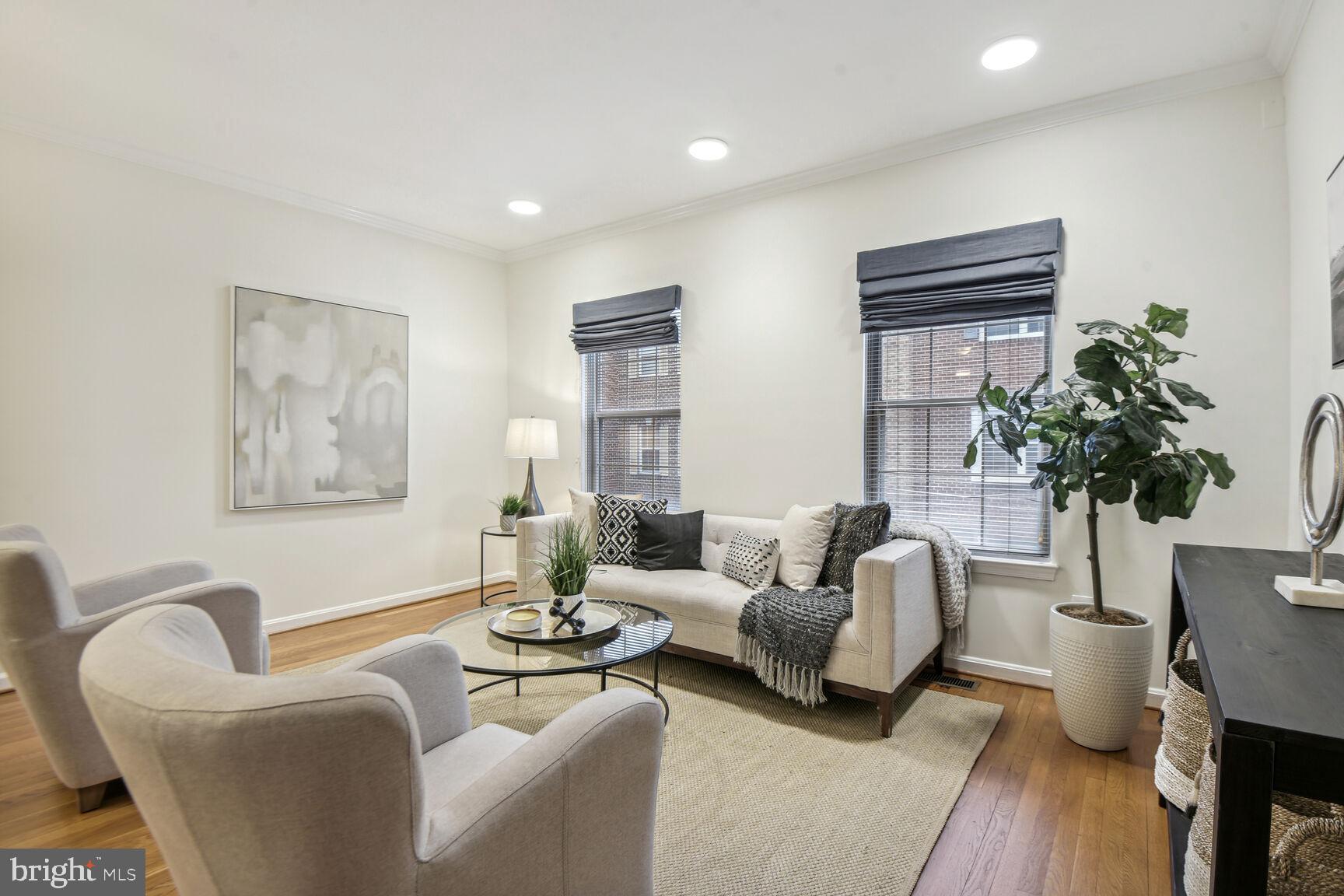 COLUMBIA SQUARE - Residential