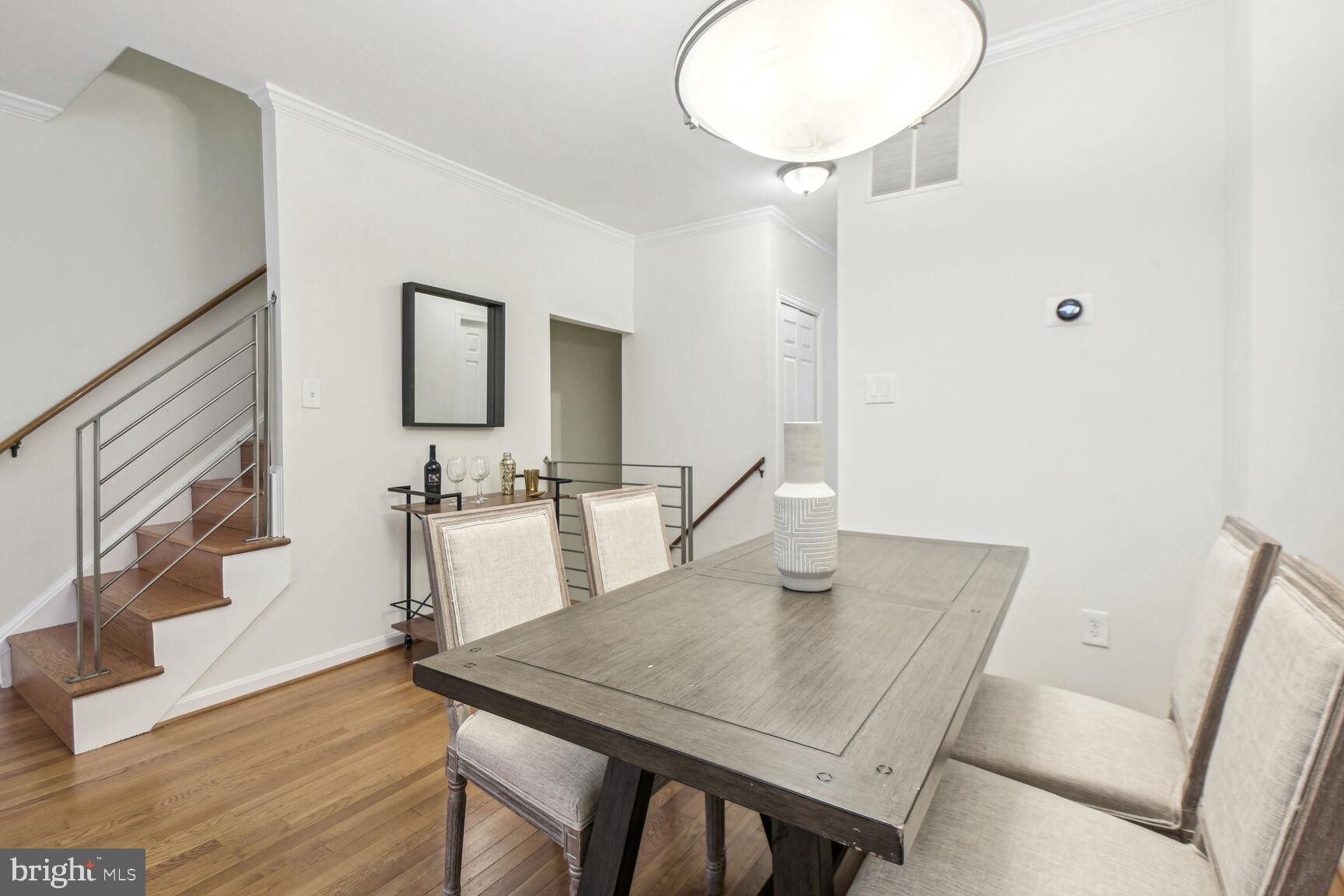 COLUMBIA SQUARE - Residential